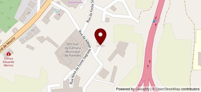 Rua dos Cedros, Paredes